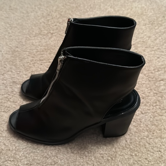 Charlotte Russe Varsity Booties Size 9 Color Black Silver - Picture 7 of 14